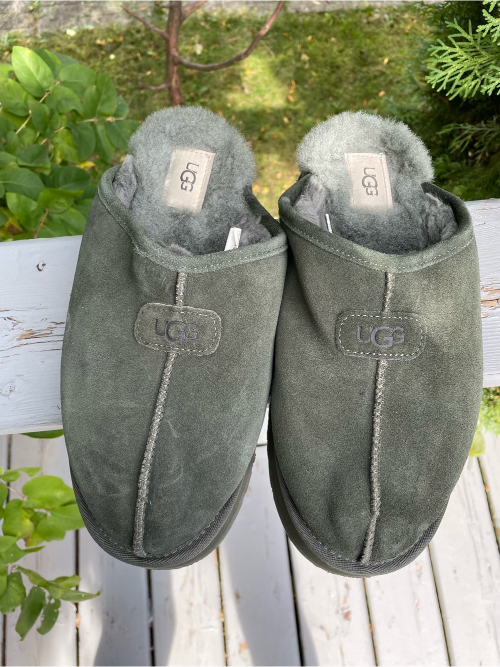 UGG womens size 9  suede discoquette platform slippers shearling